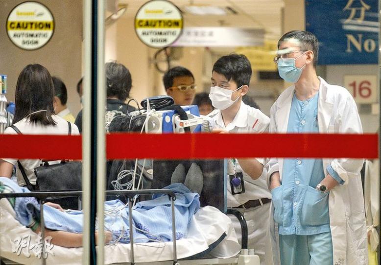 政府最新研究推算,醫生及護士人手至2030年將嚴重短缺,建議增加培訓學額、挽留人手及透過有限度註冊增聘醫生等,解決困局。不過,有醫生質疑研究團隊低估私營市場的承受能力。(蘇智鑫攝) 政府最新研究推算,醫生及護士人手至2030年將嚴重短缺,建議增加培訓學額、挽留人手及透過有限度註冊增聘醫生等,解決困局。不過,有醫生質疑研究團隊低估私營市場的承受能力。(蘇智鑫攝)