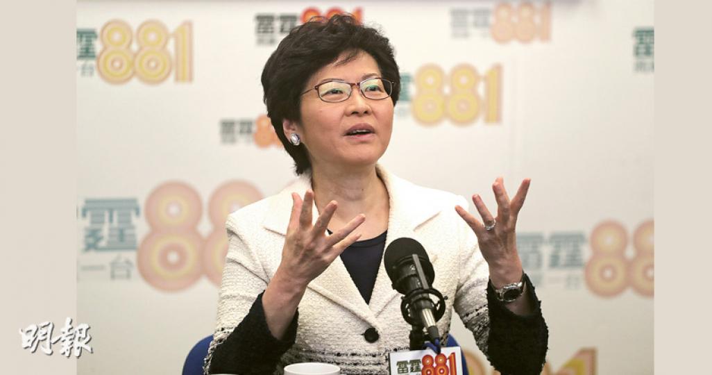 候任行政長官林鄭月娥昨出席商台《政經星期六》節目時,再次為丈夫的情書平反,指的確出自丈夫之手,「信中說一國兩制,因他覺得唯有維護一國兩制香港繼續穩定繁榮,他才願讓我再去做這5年工作」。(李紹昌攝) 候任行政長官林鄭月娥昨出席商台《政經星期六》節目時,再次為丈夫的情書平反,指的確出自丈夫之手,「信中說一國兩制,因他覺得唯有維護一國兩制香港繼續穩定繁榮,他才願讓我再去做這5年工作」。(李紹昌攝)