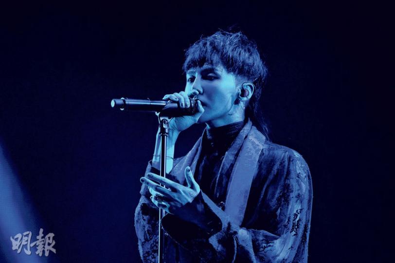 G-Dragon前晚單飛於澳門舉行演唱會。(攝影:鍾偉茵)G-Dragon的演唱會不許傳媒拍照,所發放的照片相當有藝術性。(攝影:鍾偉茵)G-Dragon將於8月來港開騷。(攝影:鍾偉茵)G-Dragon澳門演唱會吸引大批樂迷捧場。(攝影:鍾偉茵) G-Dragon前晚單飛於澳門舉行演唱會。(攝影:鍾偉茵)G-Dragon的演唱會不許傳媒拍照,所發放的照片相當有藝術性。(攝影:鍾偉茵)G-Dragon將於8月來港開騷。(攝影:鍾偉茵)G-Dragon澳門演唱會吸引大批樂迷捧場。(攝影:鍾偉茵)