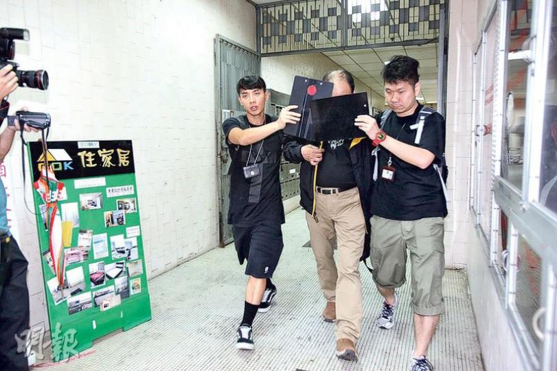 海關首次因有裝修公司未有按照合約規定限期完成工程,以涉嫌違反商品說明條例,拘捕裝修公司東主。(伍浦鋒攝) 海關首次因有裝修公司未有按照合約規定限期完成工程,以涉嫌違反商品說明條例,拘捕裝修公司東主。(伍浦鋒攝)