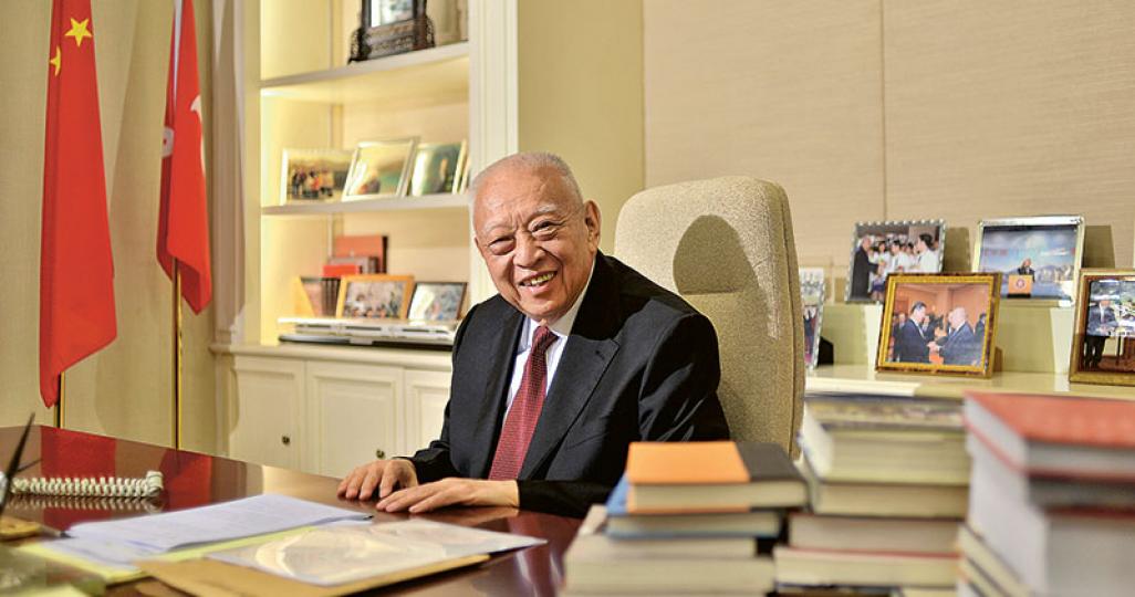 下月滿80歲的董建華表示,「我沒有facebook帳戶,我的長處是思考一些長遠問題,將想法提供給大家」,指香港必須改善教育和善用一國兩制優勢。(馮凱鍵攝) 下月滿80歲的董建華表示,「我沒有facebook帳戶,我的長處是思考一些長遠問題,將想法提供給大家」,指香港必須改善教育和善用一國兩制優勢。(馮凱鍵攝)