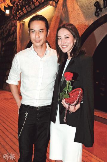 鄭嘉穎專誠返港為女友慶祝生日,陳凱琳笑容甜到漏。(攝影﹕鍾偉茵)鄭嘉穎駕駛紅色法拉利戰車接載陳凱琳慶祝生日。(攝影﹕鍾偉茵)壽星女陳凱琳開心跟記者揮手。(攝影﹕鍾偉茵)鄭嘉穎與陳凱琳食法國菜,撐枱腳兩小時後步出餐廳。(攝影﹕鍾偉茵) 鄭嘉穎專誠返港為女友慶祝生日,陳凱琳笑容甜到漏。(攝影﹕鍾偉茵)鄭嘉穎駕駛紅色法拉利戰車接載陳凱琳慶祝生日。(攝影﹕鍾偉茵)壽星女陳凱琳開心跟記者揮手。(攝影﹕鍾偉茵)鄭嘉穎與陳凱琳食法國菜,撐枱腳兩小時後步出餐廳。(攝影﹕鍾偉茵)