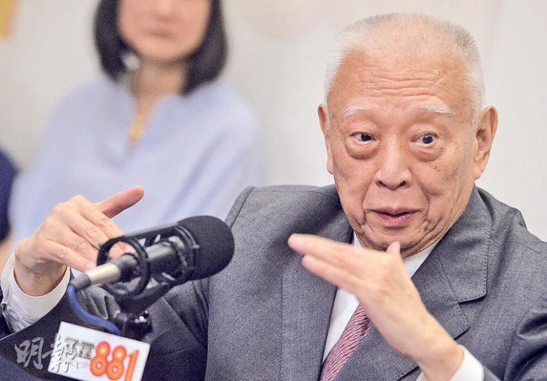 前特首、全國政協副主席董建華昨出席商台節目指出,對香港日後發展充滿信心,因候任特首林鄭月娥非常能幹,相信能帶領香港前進。(劉焌陶攝) 前特首、全國政協副主席董建華昨出席商台節目指出,對香港日後發展充滿信心,因候任特首林鄭月娥非常能幹,相信能帶領香港前進。(劉焌陶攝)