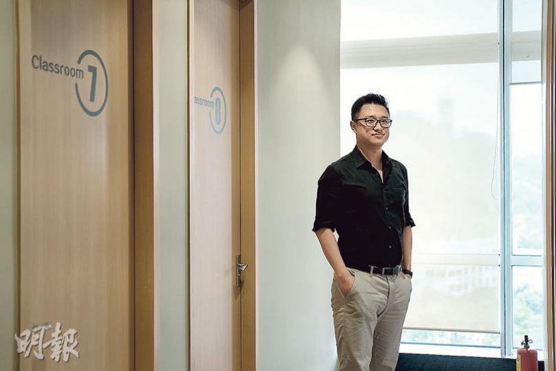 過去7年令Steven成長成熟,無怨來港的他,亦無悔返回內地發展,對能擁有個人住處及辦公室感到滿足,更說最大滿足感是可從事喜歡的教育工作。(蘇智鑫攝) 過去7年令Steven成長成熟,無怨來港的他,亦無悔返回內地發展,對能擁有個人住處及辦公室感到滿足,更說最大滿足感是可從事喜歡的教育工作。(蘇智鑫攝)