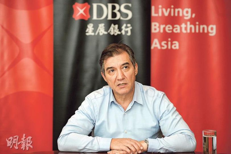 星展香港行政總裁龐華毅(圖)表示,該行不會改變目前在按揭業務上的策略,雖不至於完全不做相關貸款,但不主動搶佔市場份額,相關的收入亦不會佔集團的主要部分。(鍾林枝攝) 星展香港行政總裁龐華毅(圖)表示,該行不會改變目前在按揭業務上的策略,雖不至於完全不做相關貸款,但不主動搶佔市場份額,相關的收入亦不會佔集團的主要部分。(鍾林枝攝)
