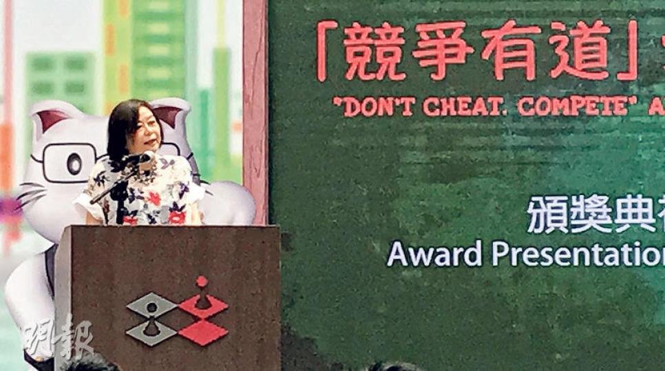 競委會主席兼比賽首席評判胡紅玉(圖)話,宣傳創作比賽收到逾130份參賽作品,同學仔都用趣味方法講解競爭法,未來除咗向中學生宣傳,亦會向大專生入手,希望市民更了解競爭法。(植敏欣攝) 競委會主席兼比賽首席評判胡紅玉(圖)話,宣傳創作比賽收到逾130份參賽作品,同學仔都用趣味方法講解競爭法,未來除咗向中學生宣傳,亦會向大專生入手,希望市民更了解競爭法。(植敏欣攝)