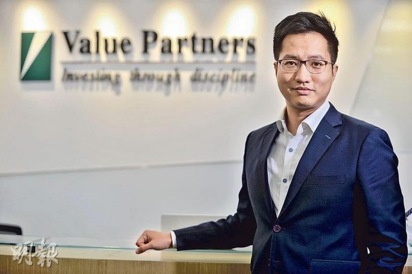 惠理高級基金經理李以立(圖)表示,惠理旗下中國基金組合中最大變化是大幅調高科技股比重,但自3年前檢討價值型投資為何未能大幅跑贏大市,因為價值型是針對傳統行業及數據,如市盈率及市帳率等,但一將該等篩選準則放在科技股上,很多指標不及格。(馮凱鍵攝) 惠理高級基金經理李以立(圖)表示,惠理旗下中國基金組合中最大變化是大幅調高科技股比重,但自3年前檢討價值型投資為何未能大幅跑贏大市,因為價值型是針對傳統行業及數據,如市盈率及市帳率等,但一將該等篩選準則放在科技股上,很多指標不及格。(馮凱鍵攝)