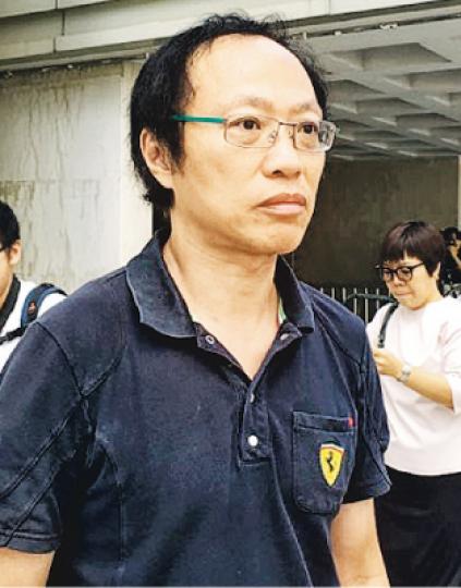曾治療死者陳宛琳的律敦治醫院深切治療部高級醫生廖維滔(前)表示,陳所感染的膿腫分枝桿菌是最致命細菌之一,其血液內細菌數量驚人,形容這是他「人生中見過最災難性的個案」。(梁嘉怡攝) 曾治療死者陳宛琳的律敦治醫院深切治療部高級醫生廖維滔(前)表示,陳所感染的膿腫分枝桿菌是最致命細菌之一,其血液內細菌數量驚人,形容這是他「人生中見過最災難性的個案」。(梁嘉怡攝)