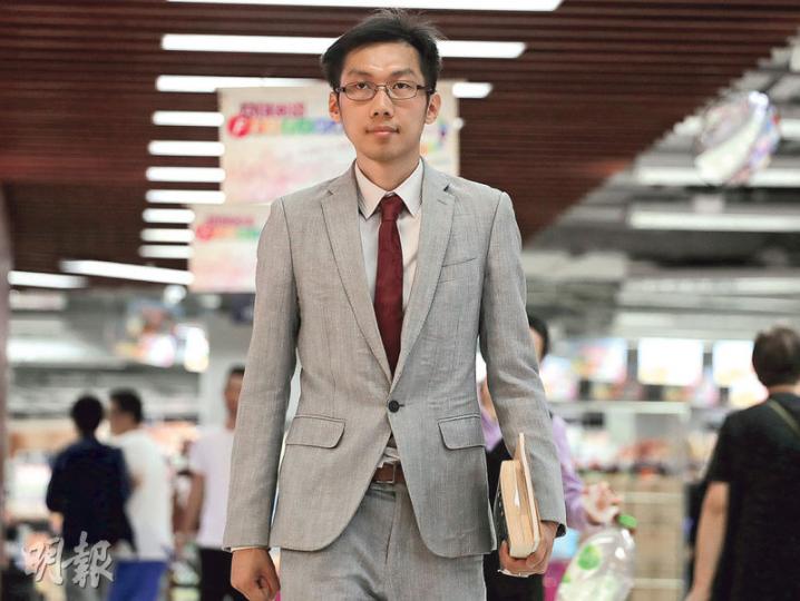 對於中央近年不斷打壓港獨和自決立場政治組織,民主黨中委袁海文說,取得民心應靠開誠布公,「即使這些聲音無了,他們的支持者都不會服你」。(李紹昌攝) 對於中央近年不斷打壓港獨和自決立場政治組織,民主黨中委袁海文說,取得民心應靠開誠布公,「即使這些聲音無了,他們的支持者都不會服你」。(李紹昌攝)