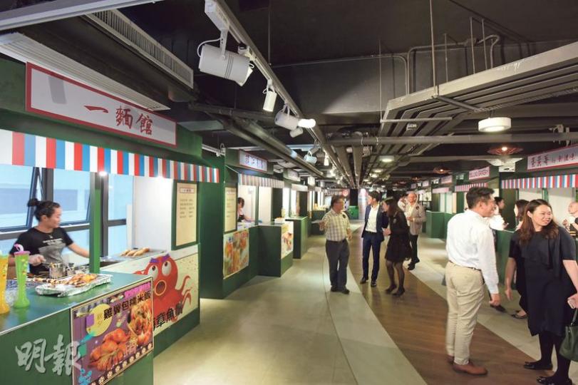 荔枝角商場D2 Place,推出一連兩個月的懷舊活動「香港掂檔」夏日遊樂坊,商場內將設立多個港式小食檔。(黃志東攝) 荔枝角商場D2 Place,推出一連兩個月的懷舊活動「香港掂檔」夏日遊樂坊,商場內將設立多個港式小食檔。(黃志東攝)
