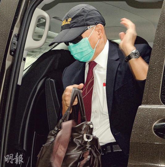 代表DR集團創辦人周向榮(圖)的大律師指出,推出涉案CIK療程是集團總經理Barbara Chu的決定,亦是由對方鼓勵員工努力達到目標營業額。(劉焌陶攝)DR前資源增值經理鍾慧瑩(圖)昨接受辯方盤問時,同意辯方所說首被告、集團創辦人周向榮非常關注客人的安全。(劉焌陶攝) 代表DR集團創辦人周向榮(圖)的大律師指出,推出涉案CIK療程是集團總經理Barbara Chu的決定,亦是由對方鼓勵員工努力達到目標營業額。(劉焌陶攝)DR前資源增值經理鍾慧瑩(圖)昨接受辯方盤問時,同意辯方所說首被告、集團創辦人周向榮非常關注客人的安全。(劉焌陶攝)