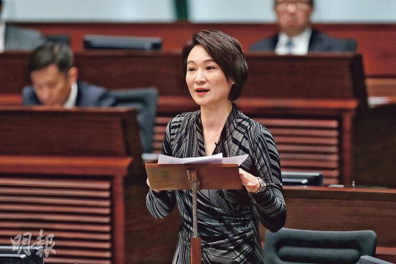 民建聯主席李慧琼(前)表示,希望日後議員找官員就市民提出的問題請他們解決時,特首林鄭月娥能要求官員親力親為,形容「多溝通就會少誤會」,行政立法關係便能暢順。(郭慶輝攝) 民建聯主席李慧琼(前)表示,希望日後議員找官員就市民提出的問題請他們解決時,特首林鄭月娥能要求官員親力親為,形容「多溝通就會少誤會」,行政立法關係便能暢順。(郭慶輝攝)