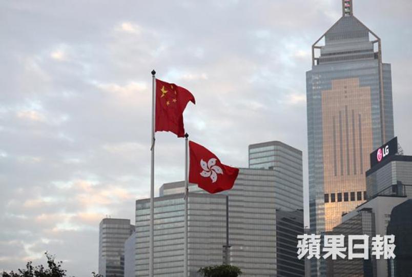 ■香港作為中國的對外窗口,吸引不少內地資金來港找出路。 資料圖片 ■香港作為中國的對外窗口,吸引不少內地資金來港找出路。 資料圖片