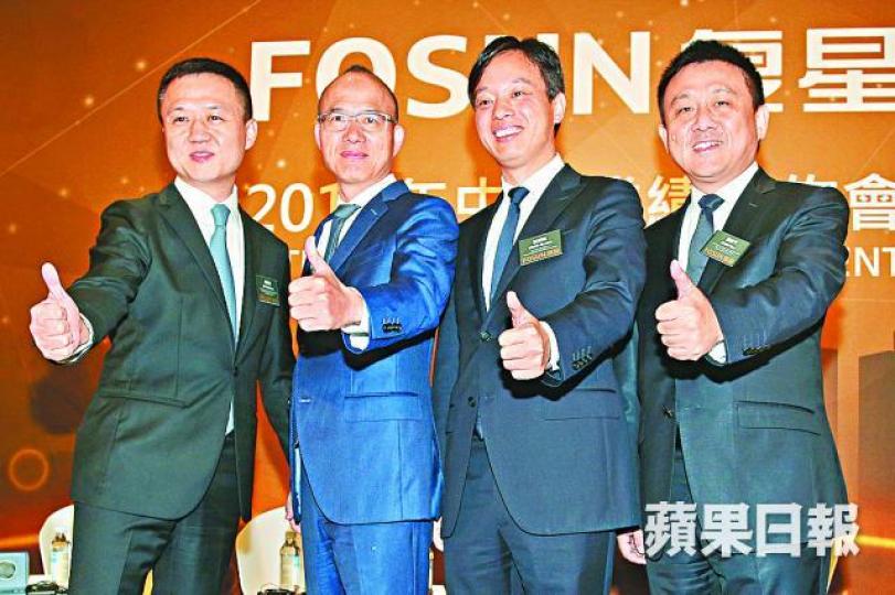 ■早前再傳失聯的復星郭廣昌(左二)昨日現身香港。 朱永倫攝 ■早前再傳失聯的復星郭廣昌(左二)昨日現身香港。 朱永倫攝