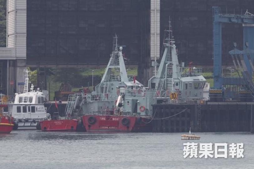 ■涉事滅火輪現已被拖到昂船洲政府船塢停泊待修。 ■涉事滅火輪現已被拖到昂船洲政府船塢停泊待修。