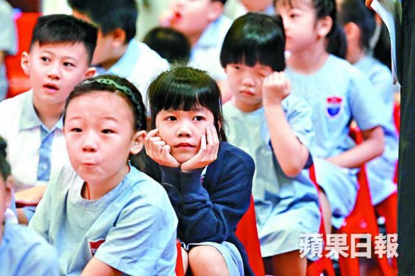 ■方潤華小學不少學生似還未適應開學早起,睡眼惺忪。 ■方潤華小學不少學生似還未適應開學早起,睡眼惺忪。