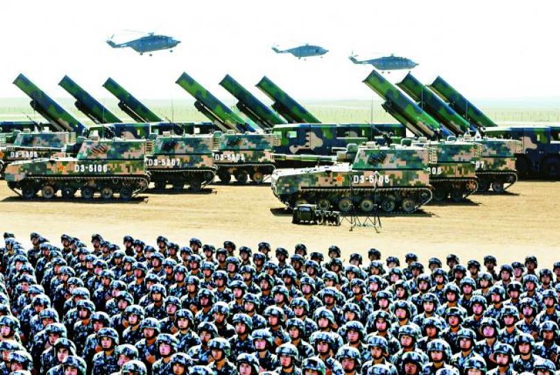 ■今年7.30內蒙古朱日和基地大閱兵,韓衞國是總指揮。圖為閱兵現場。路透社
■今年7.30內蒙古朱日和基地大閱兵,韓衞國是總指揮。圖為閱兵現場。路透社