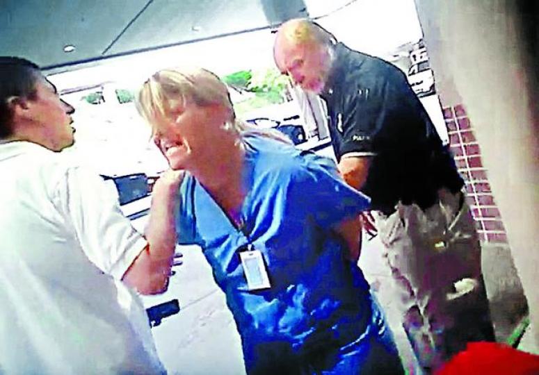 ■維貝斯被警員強行逮捕。 美聯社
■維貝斯被警員強行逮捕。 美聯社