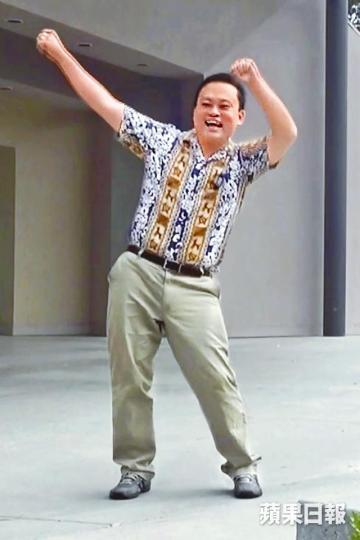 ■13年前孔慶翔在《一夜成名》唱《She Bangs》,憑五音不全加騎呢舞出位。資料圖片
■13年前孔慶翔在《一夜成名》唱《She Bangs》,憑五音不全加騎呢舞出位。資料圖片
