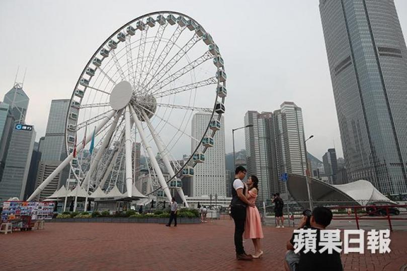 ■中環摩天輪隨時要拆卸重建。何家達攝
■中環摩天輪隨時要拆卸重建。何家達攝