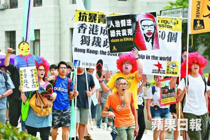 ■約200人昨遊行,要求撤銷對所有社運人士的檢控。
■約200人昨遊行,要求撤銷對所有社運人士的檢控。