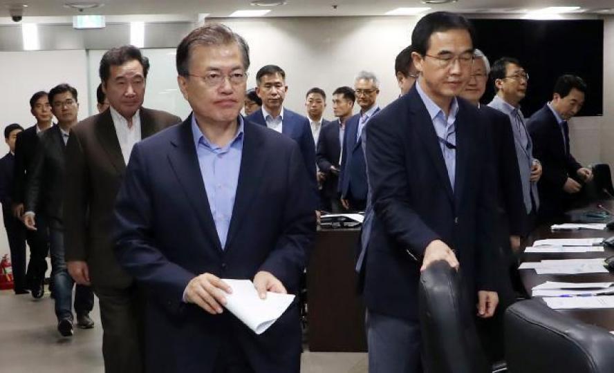 ■南韓總統文在寅昨主持國家安全保障會議,稱尋求一切可行措施,以進一步孤立北韓。路透社 ■南韓總統文在寅昨主持國家安全保障會議,稱尋求一切可行措施,以進一步孤立北韓。路透社