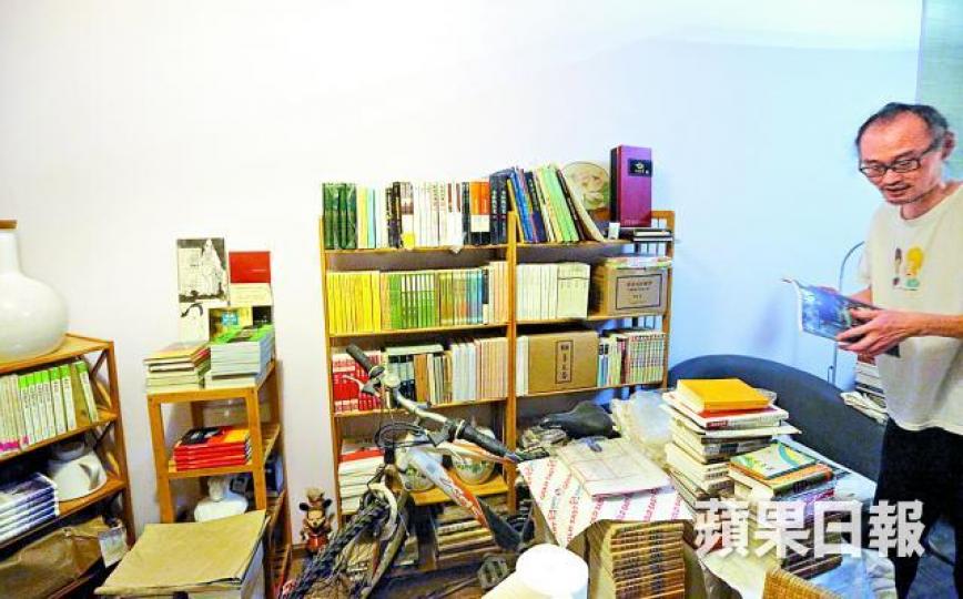 ■宋杰經營的「象形書坊」遷到遠離鬧市的小區家中。王子俊攝 ■宋杰經營的「象形書坊」遷到遠離鬧市的小區家中。王子俊攝