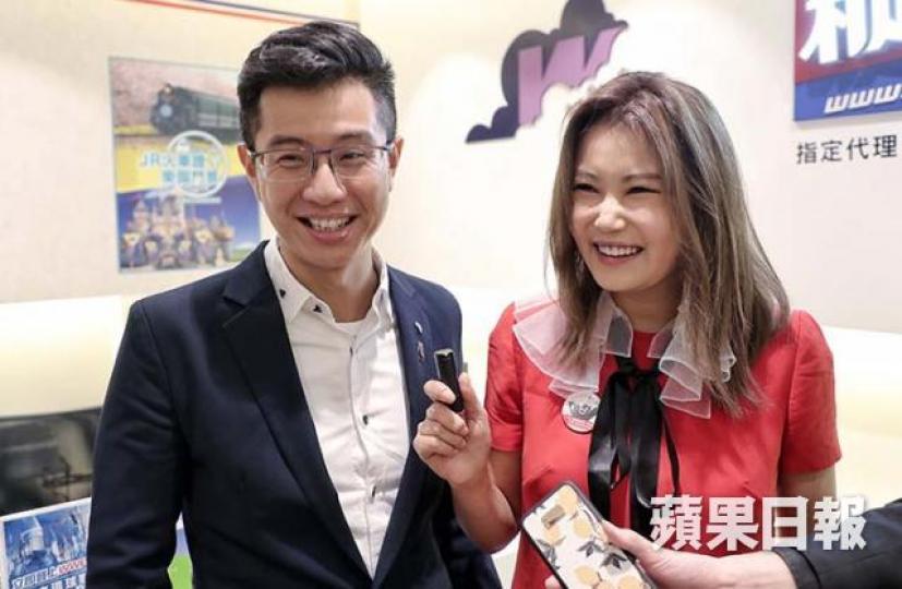 ■縱橫遊搞日本豪華團,再由杜如風(右)帶隊。左為袁振寧。 許頌明攝
■縱橫遊搞日本豪華團,再由杜如風(右)帶隊。左為袁振寧。 許頌明攝
