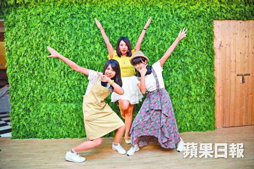 ■Felice Trips三個女生分別是米奇(左)、Anne(中)及My叔。 邱仲權攝 ■Felice Trips三個女生分別是米奇(左)、Anne(中)及My叔。 邱仲權攝