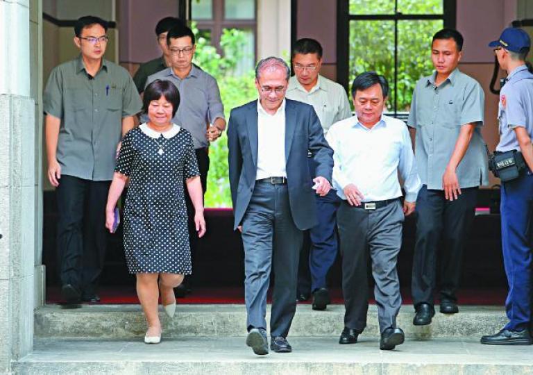 ■林全推行一例一休政策引起民眾示威。資料圖片
■林全推行一例一休政策引起民眾示威。資料圖片
