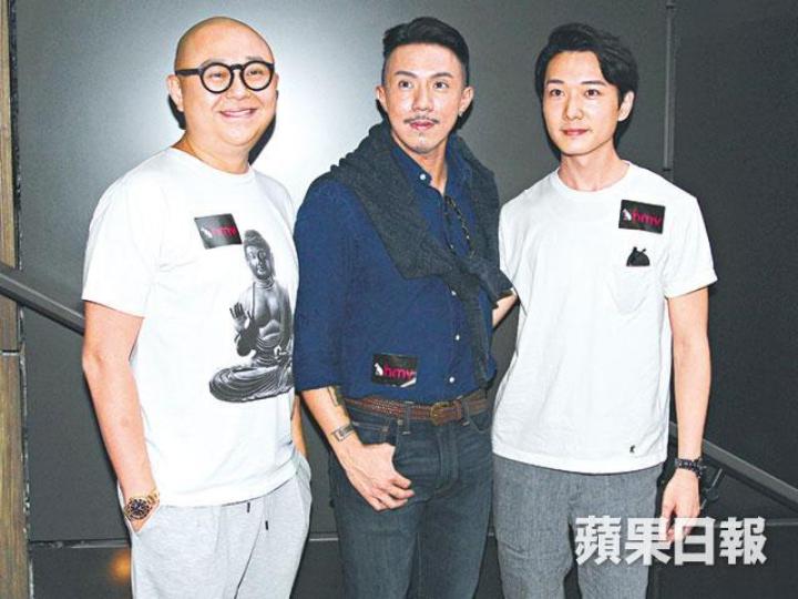 ■(左起)林盛斌及張繼聰向蔡瀚億傳授生仔秘笈。
■(左起)林盛斌及張繼聰向蔡瀚億傳授生仔秘笈。