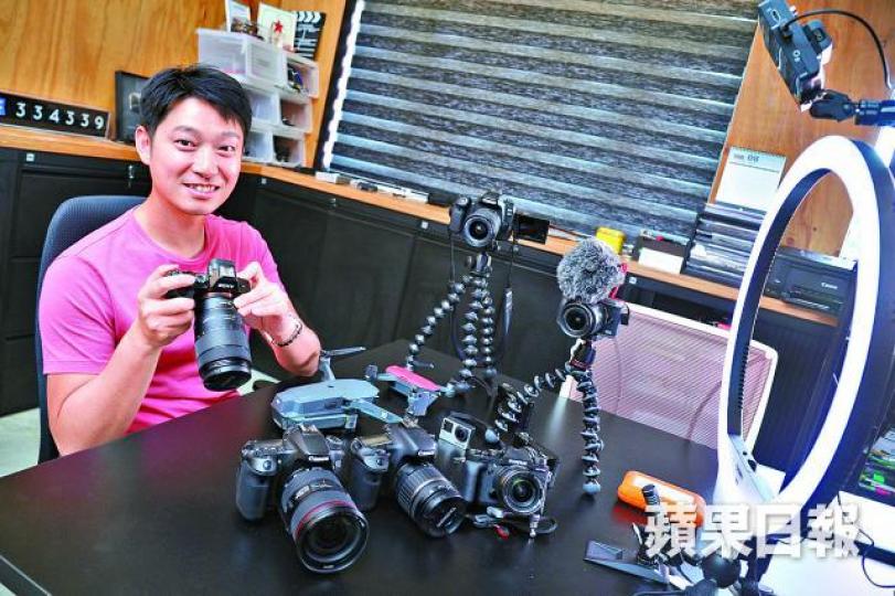 ■Ming仔表示,拍攝旅遊短片時要兼顧4至5部攝影機。 邱仲權攝
■Ming仔表示,拍攝旅遊短片時要兼顧4至5部攝影機。 邱仲權攝