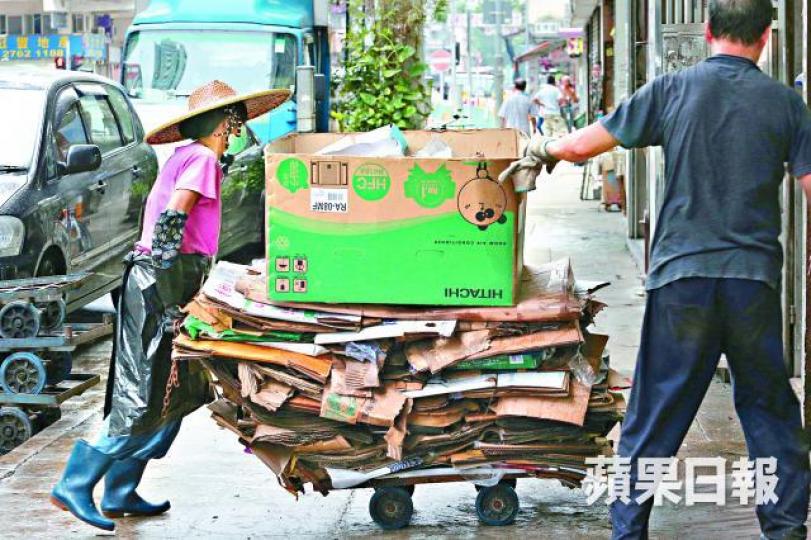 ■本港逾九成廢紙運去內地,其限廢令嚴重影響業界營運。何穎賢攝
■本港逾九成廢紙運去內地,其限廢令嚴重影響業界營運。何穎賢攝