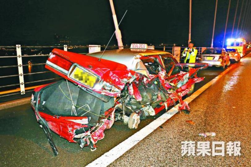 ■姓雷七人車司機未能通過酒精呼氣測試。
■姓雷七人車司機未能通過酒精呼氣測試。