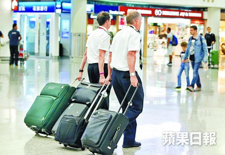 ■去年虧蝕6億元的國泰航空計劃削減機師薪酬開支。
