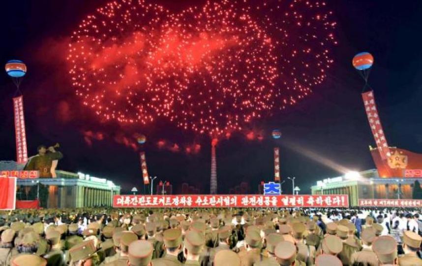 ■北韓官方發放照片，展示軍人慶祝第六次核試成功。路透社
