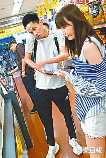 ■難得男朋友Alex放行，吳若希放膽點盡美食。
