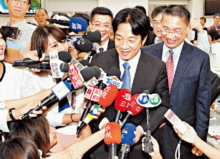 ■上任首日，賴清德前往記者室與傳媒打好關係。台灣《蘋果日報》
