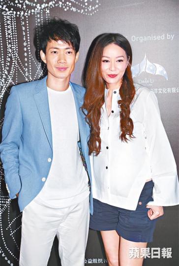 ■余曉彤昨日與陳蕊蕊（左）出席運動展時，表示有意讓女兒學做美人魚。
