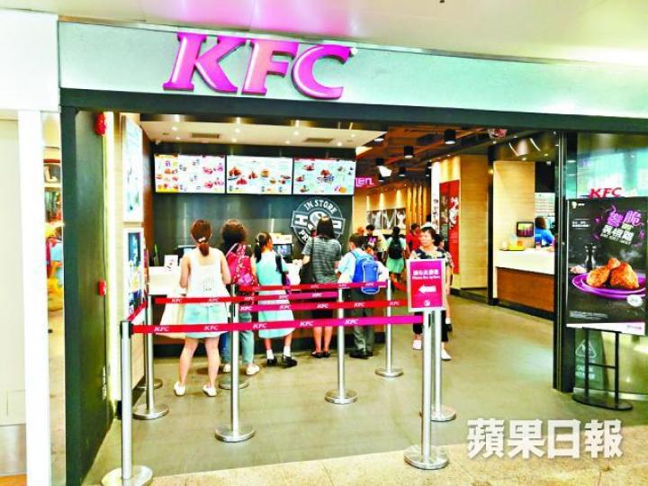 ■肯德基名都廣場店冰塊含菌超標1.7倍。黎樹雄攝■麥當勞名都廣場店冰塊含菌超標1.1倍。