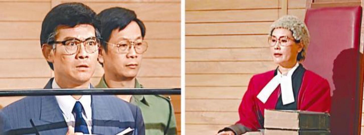 ■鄭少秋喺《大時代》飾演丁蟹被控謀殺後喺庭上玩自辯，同飾演法官嘅廖麗麗有唔少對手戲。電視圖片■秋官同廖麗麗合作多次，聽到廖麗麗逝世非常難過。《心戰》劇照