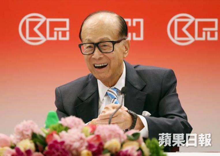 ■李嘉誠繼續坐穩本港首富寶座，但要力保不失，長和必須先追落後，再跑贏大市。　資料圖片