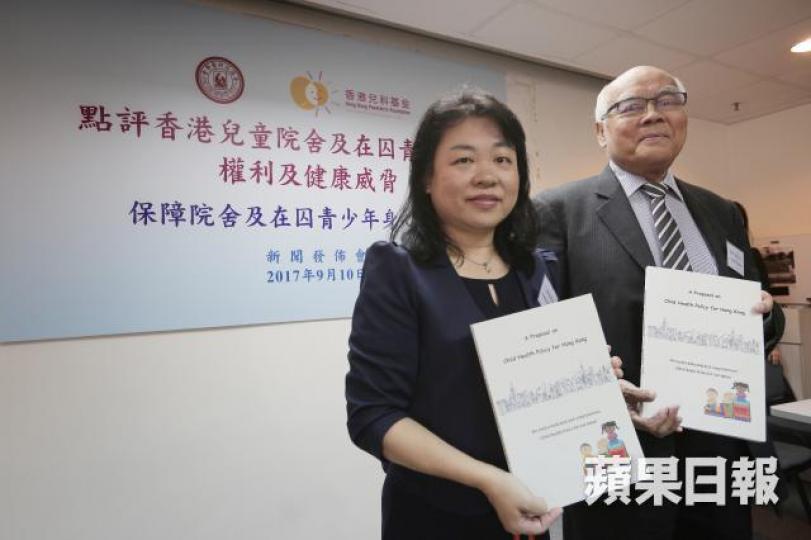 ■王曉莉（左）說，當局目前無系統性的健康篩選及精神評估給院舍兒童及在囚青少年。
