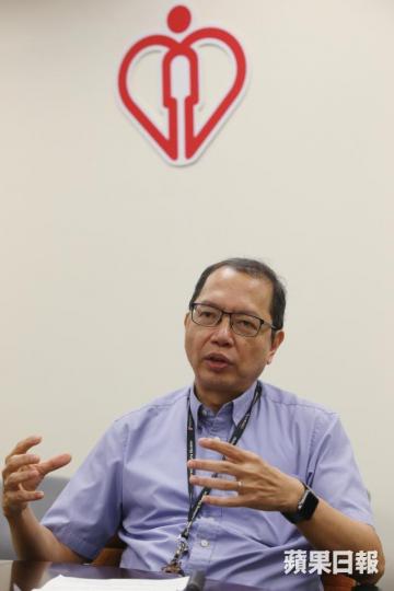 ■大埔醫院精神科部門主管鍾維壽醫生表示，做運動可令腦部分泌出快樂荷爾蒙「安多酚」。黎樹雄攝