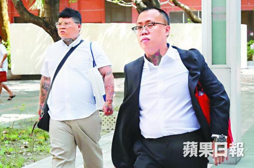 ■陳易鴻（右）及蔣孟儒（左）昨聞判後離庭。何家達攝■蔣孟儒過往替客紋身，作品屢獲讚揚。