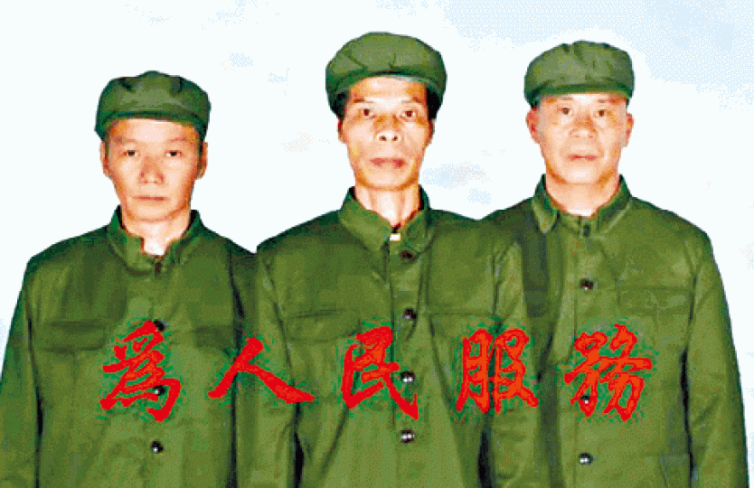 ■扎鐵工人黃偉民（中）以「為人民服務」作口號參加澳門立法會選舉，引來熱議。
