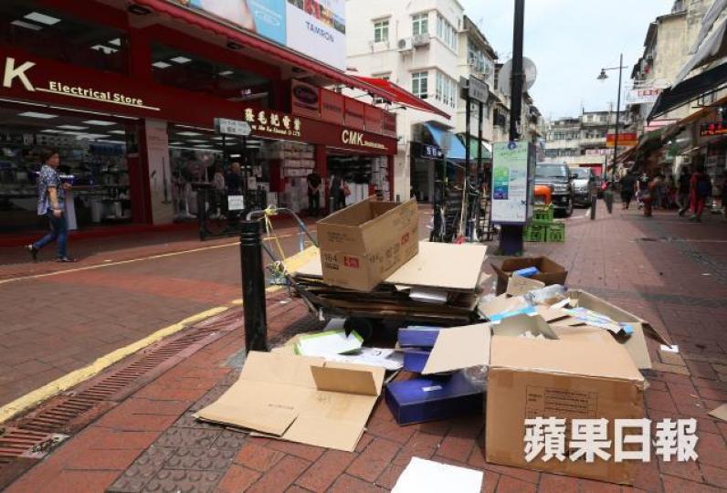 ■香港廢紙因無法出口，每噸紙價跌穿1,000港元。