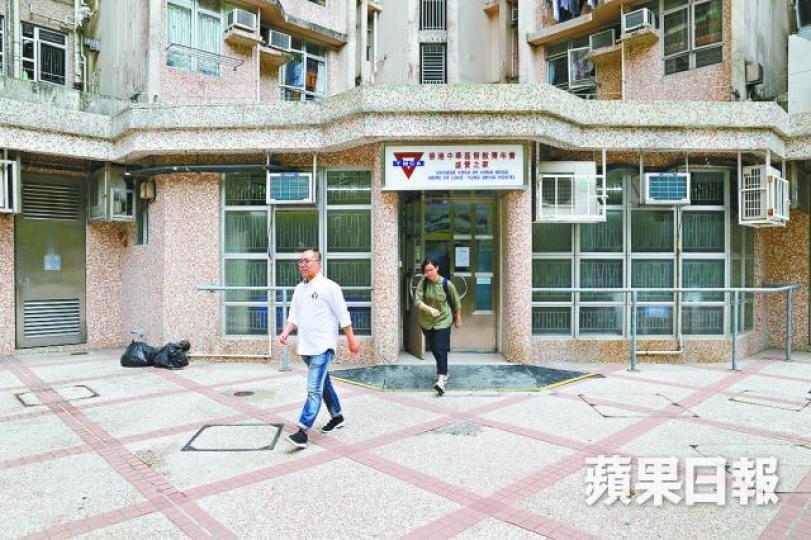 ■有探員昨日到涉事的盛愛之家調查。梁瑞帆攝