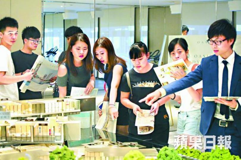 ■啟德新盤Oasis周三進行次輪銷售，累積收近300票。　黃耀興攝
