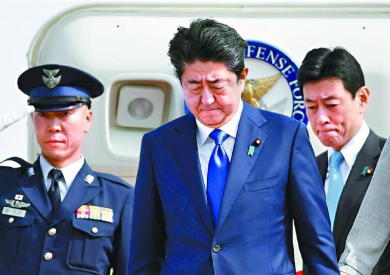 ■安倍晉三擬趁在野勢力陷混亂提早大選。
■安倍晉三擬趁在野勢力陷混亂提早大選。